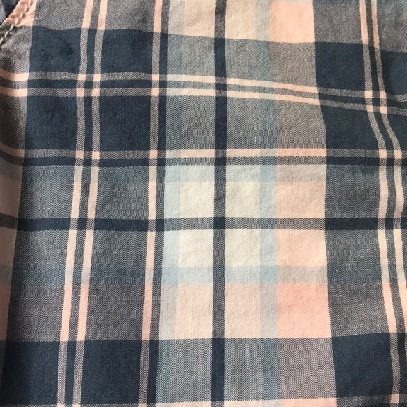 Long-sleeved Button Down Shirt - Picture 2 of 3